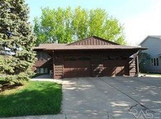 1111 E Pam Rd, Sioux Falls, SD 57105