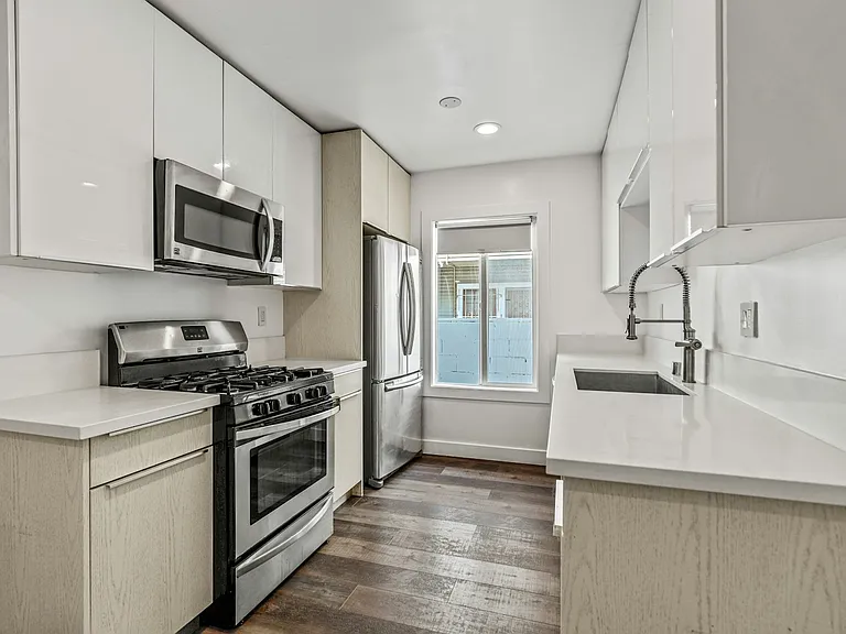 2730 Raymond Ave #9 — Photo 4