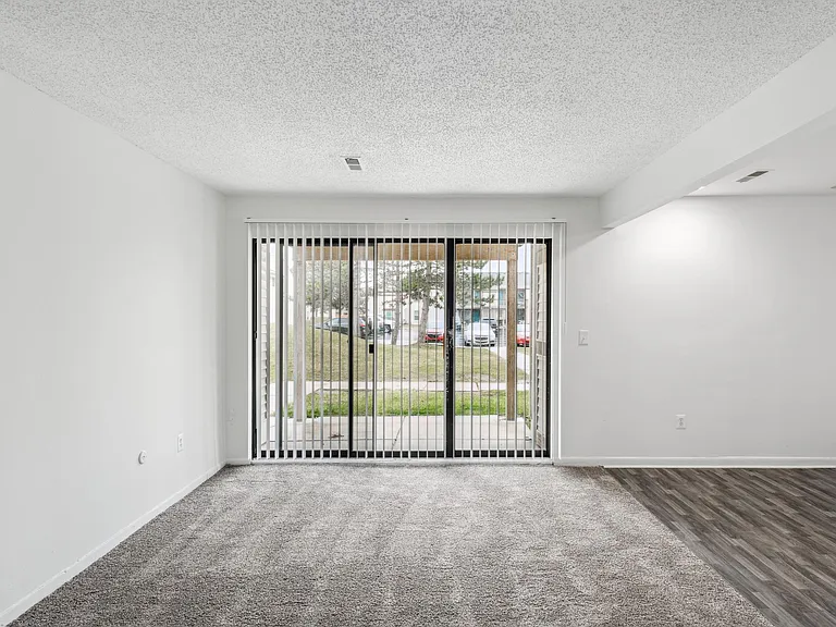 Kimberly Club Apartments — Photo 40
