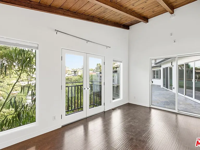 3476 Troy Dr — Photo 31