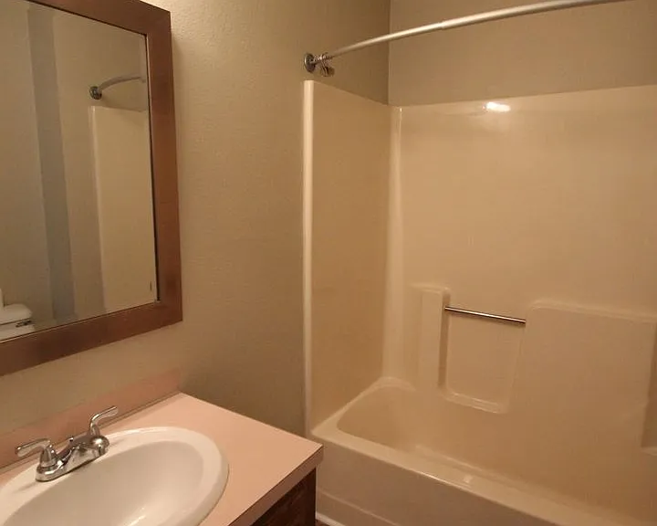 1077 Farm Pond Ln — Photo 12