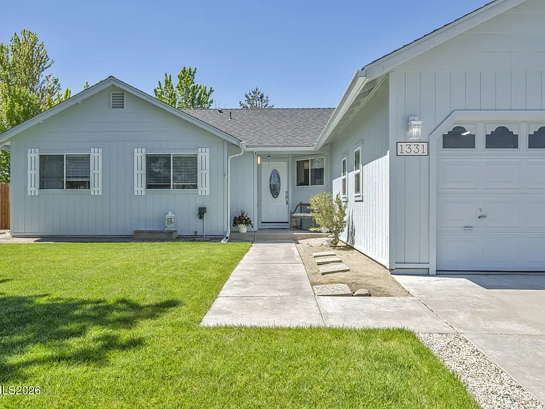 1331 Victoria Dr — Photo 3