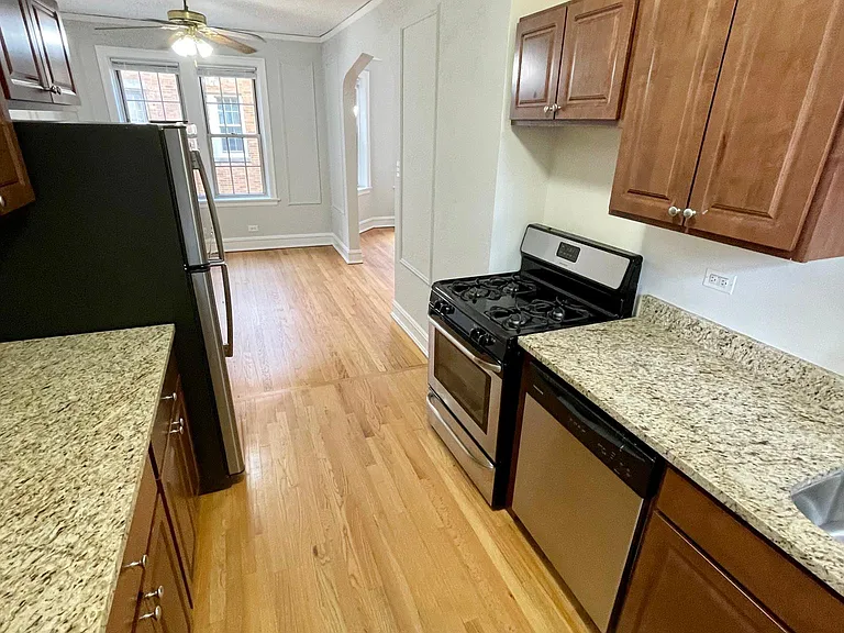 1635 W Fargo Ave #2B — Photo 2