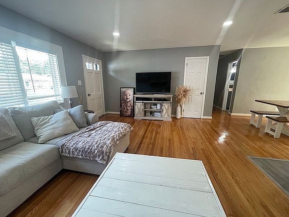 2nd image of 5609 Bingham Dr