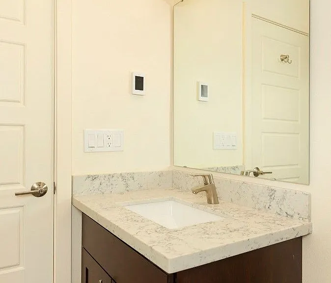 Luke Apartments — Photo 10