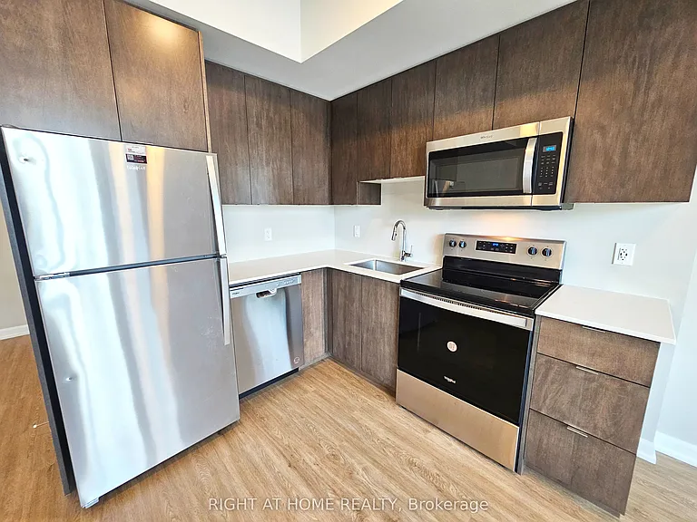 708 Woolwich St #114 — Photo 8
