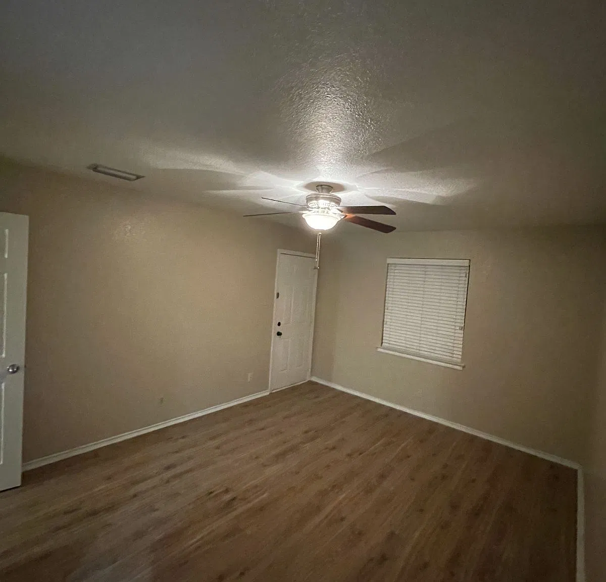 3 bed, 1300 sqft, $1,795 — Photo 2
