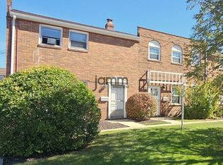 24496 Clareshire Dr #9H, North Olmsted, OH 44070