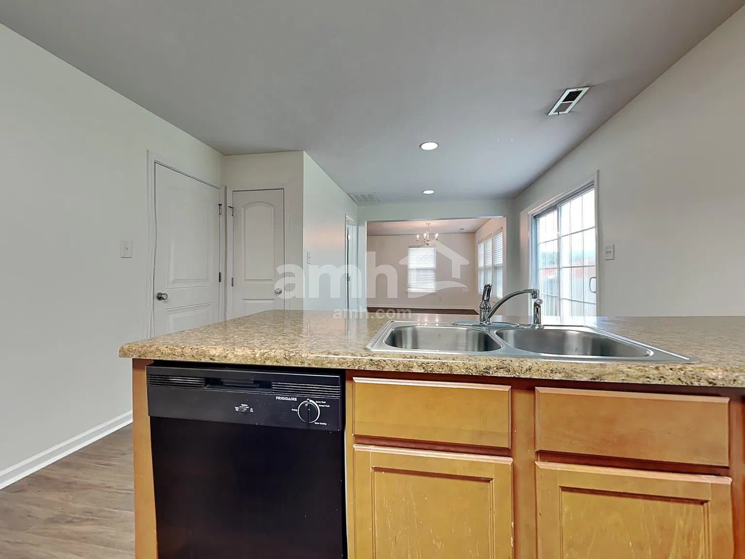 4 bed, 2.5 bath, 2095 sqft, $2,530 — Photo 4