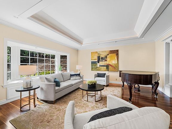 5th image of 15723 Oak Knoll Dr