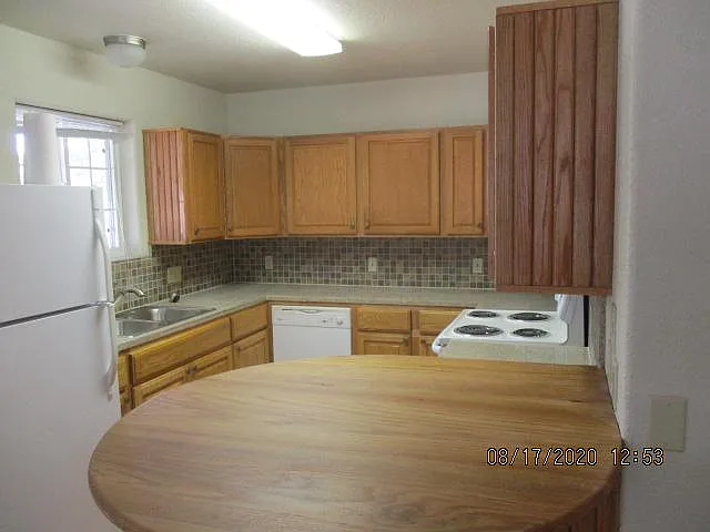 33 Bienvenido Cir #D — Photo 2