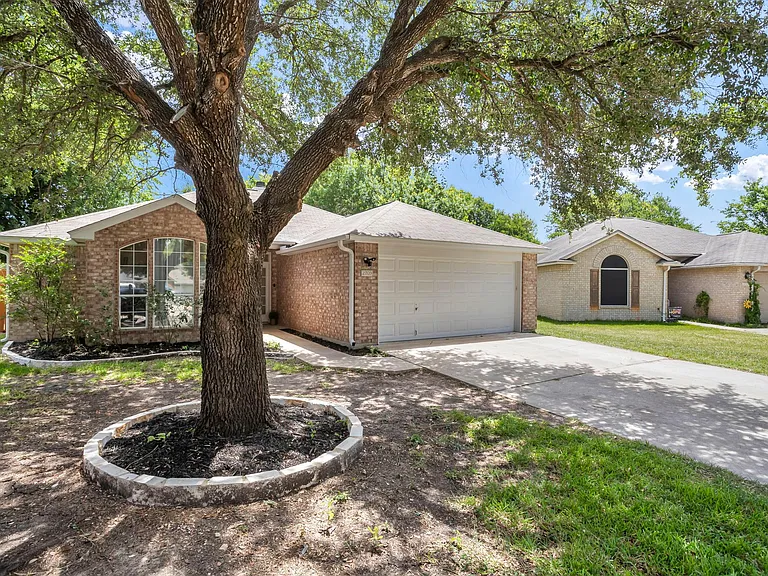 2709 Greenbriar Ct — Photo 32