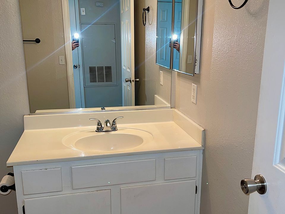#GuardianRealy 231 W Horizon Ridge Prkwy #424 Henderson NV 89012- Bathroom_09102024