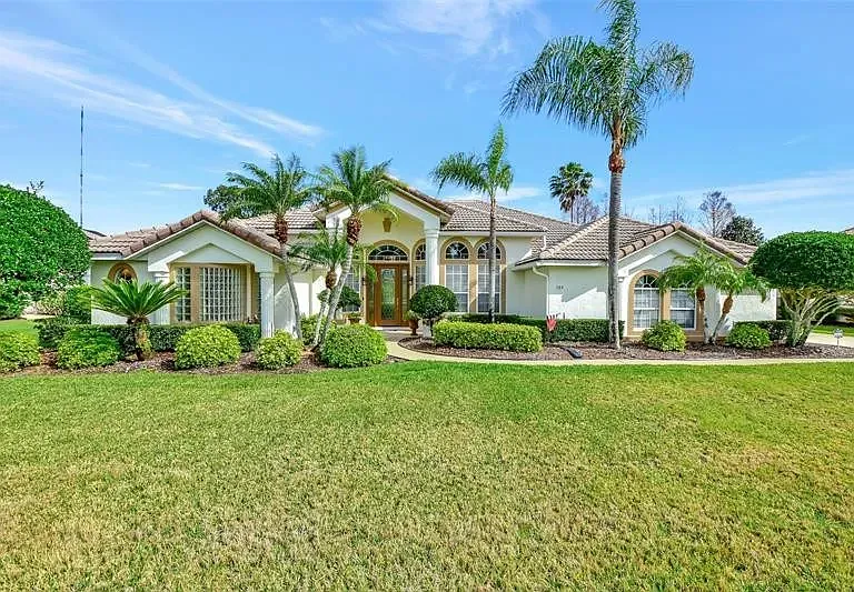 384 Caddie Dr — Photo 2