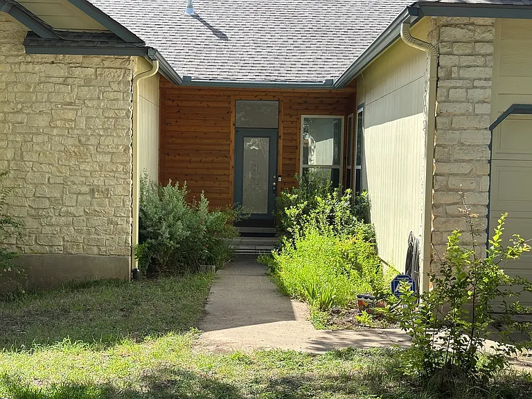 2204 Toulouse Dr — Photo 2