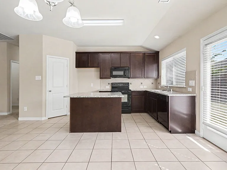 1412 Villa Paloma Blvd — Photo 9