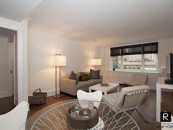 4th image of 530 Park Ave #19J