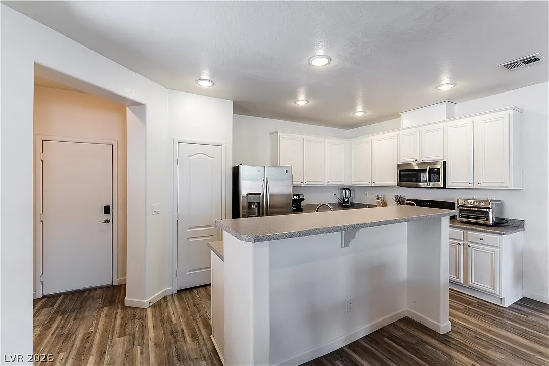 3 bed, 2.5 bath, 1705 sqft, $3,600 — Photo 1