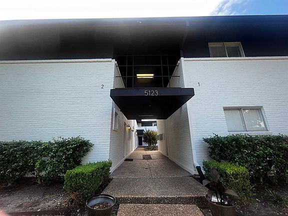 3rd image of 5123 Del Monte Dr APT 4