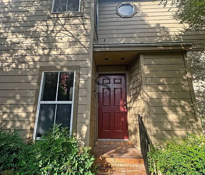 210 Circle St #5 — Photo 1