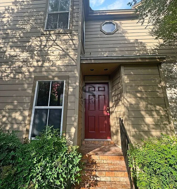 210 Circle St #5