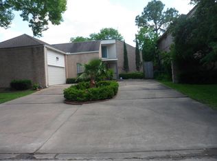 11747 Riverview Dr, Houston, TX 77077
