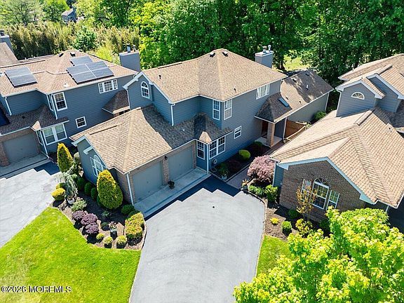 3rd image of 42 Fairway Boulevard