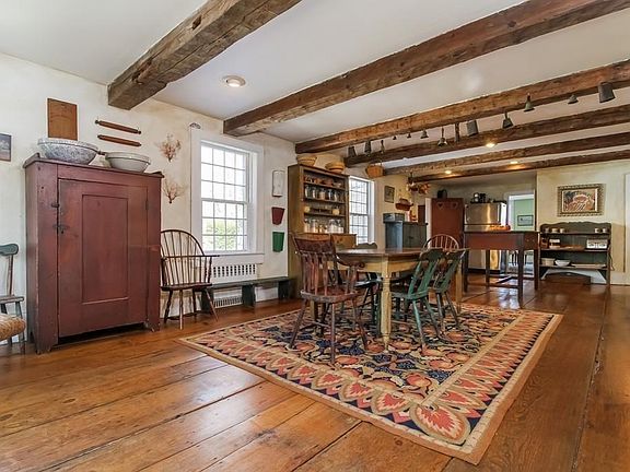 5th image of 72 Pleasant St