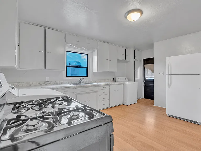 233 Solano Dr NE #1 — Photo 7