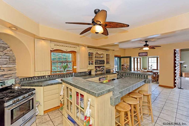 5th image of 80 HARRIMAN Road
