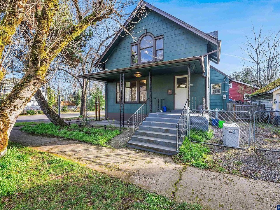 1st image of 210 19th St SE