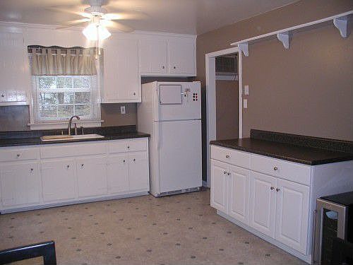 4th image of 6423 Oak Dr