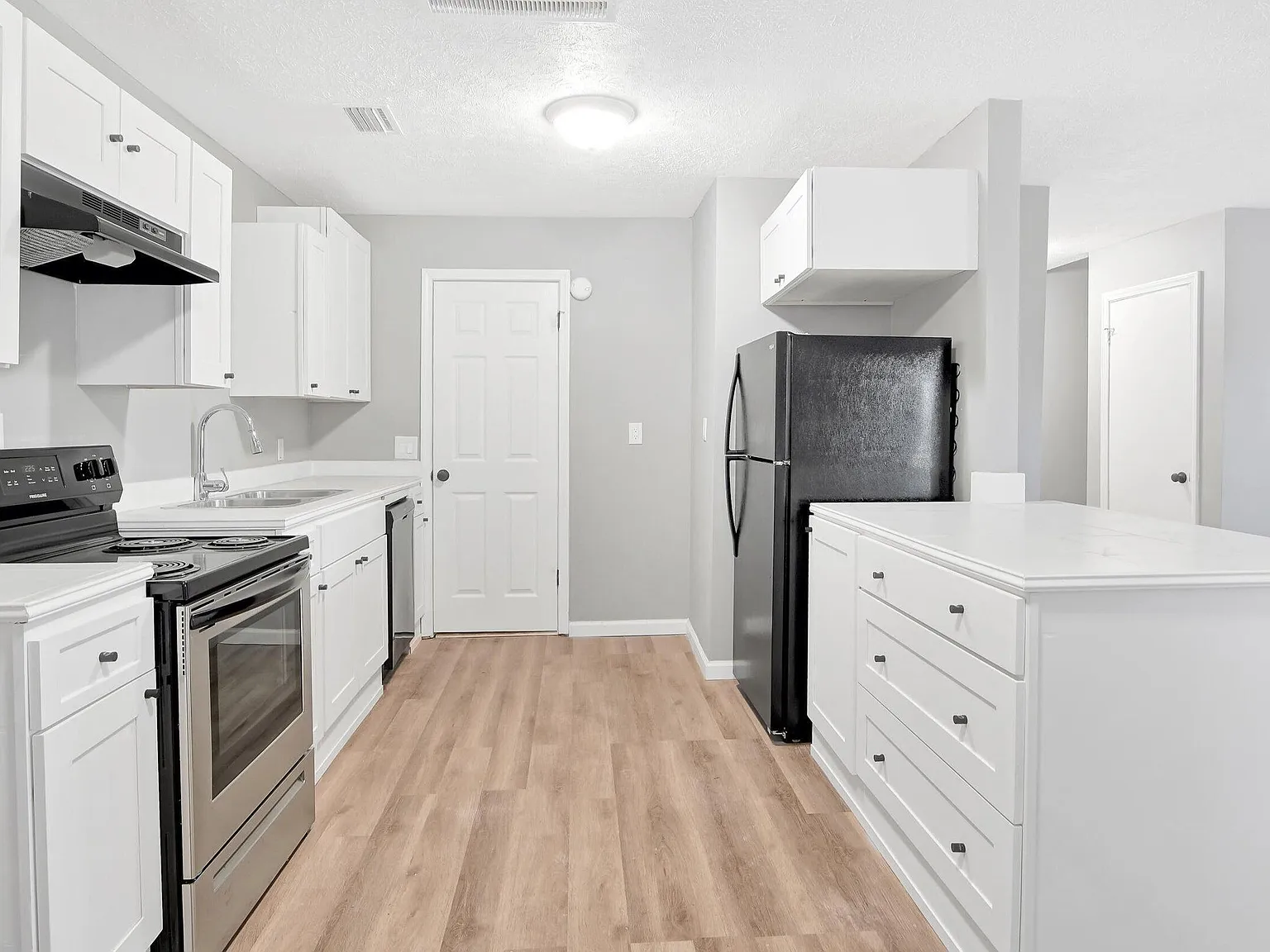 3 bed, 1300 sqft, $1,700 — Photo 3