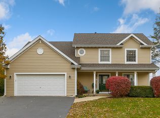 831 Queens Gate Cir, Sugar Grove, IL 60554