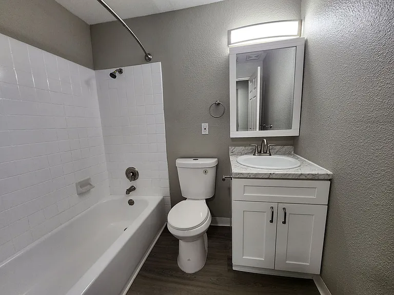 Florence Apartments — Photo 34