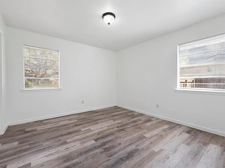 1106 Hackberry Dr — Photo 14