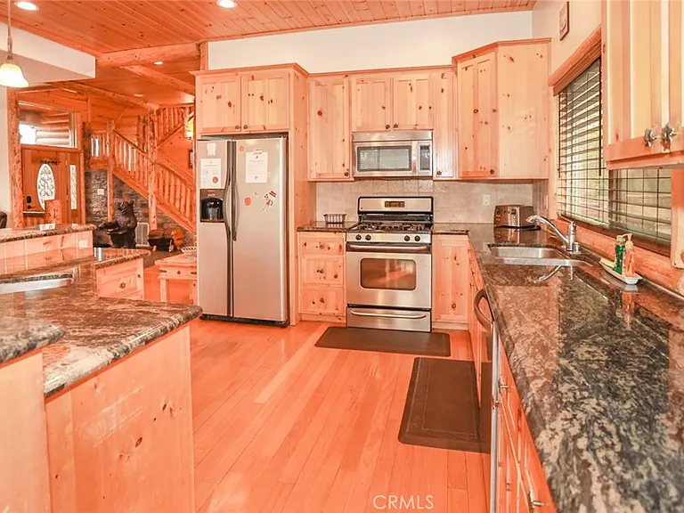 351 Glenwood Dr — Photo 4