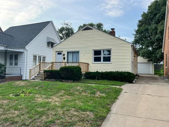 817 W Meadows Pl, Peoria, IL 61604