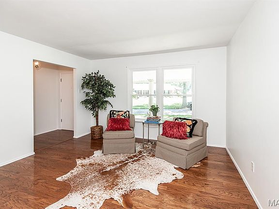 5th image of 3633 Rue De Renard St