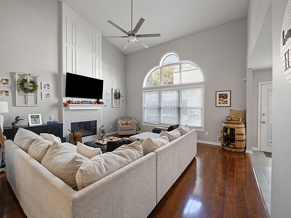4th image of 313 Lauren Dr