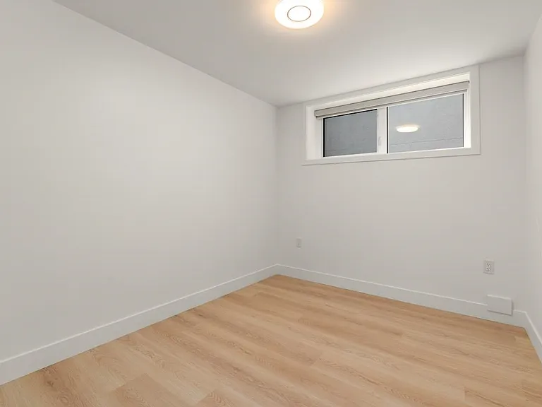 7338 Maple St #BASEMENT — Photo 10