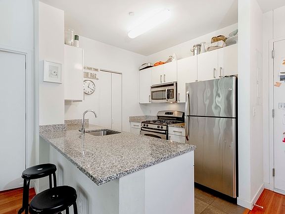 3rd image of 184 Kent Ave APT D507