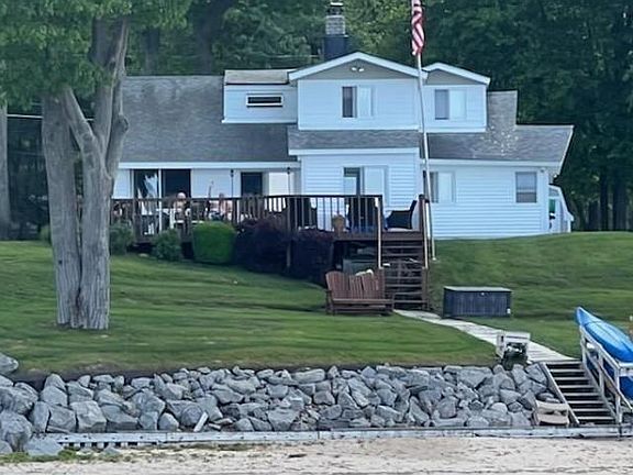2nd image of 847 S Crescent Ave