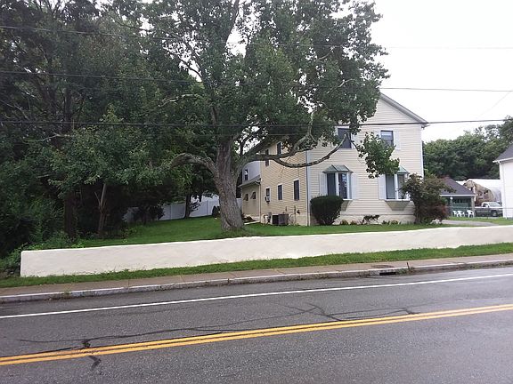 4th image of 129 Simmonsville Ave #3A