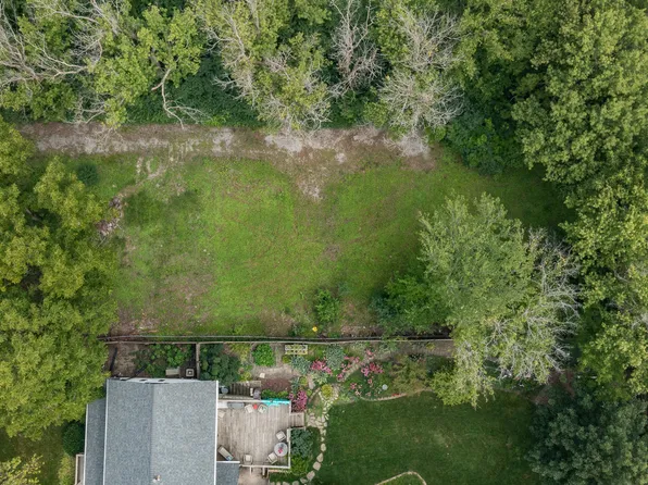 7217 Clarendon Hills Rd, Darien, IL 60561