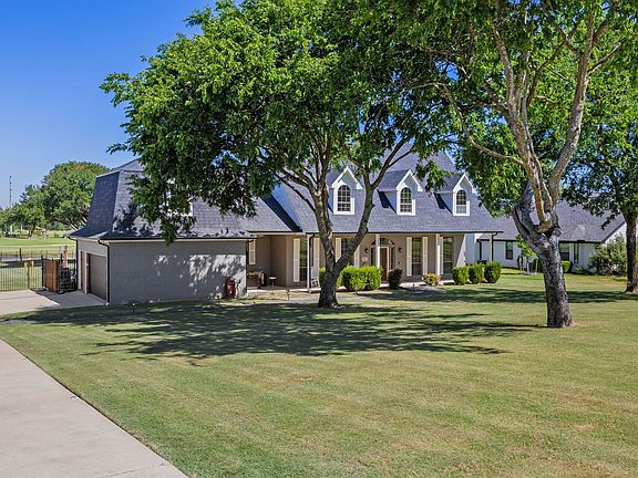 3rd image of 141 Creekview Ln