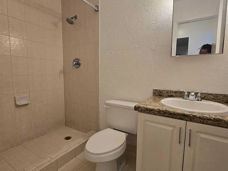 1201 SW 52nd Ave #202-2 — Photo 21