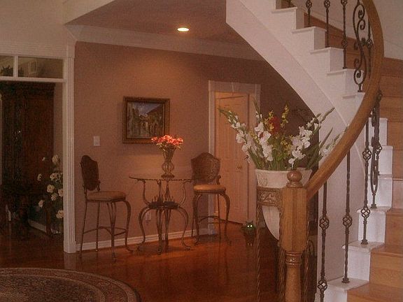 5 / 7 bedrooms, Loft, Wood floors