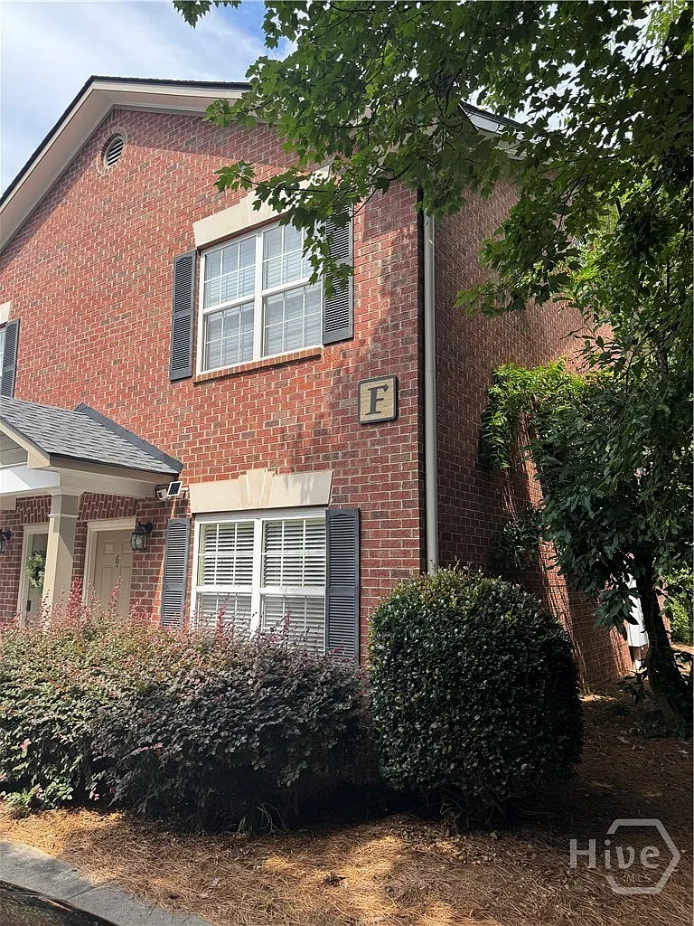 2 bed, 2.5 bath, 1184 sqft, $1,575 — Photo 2