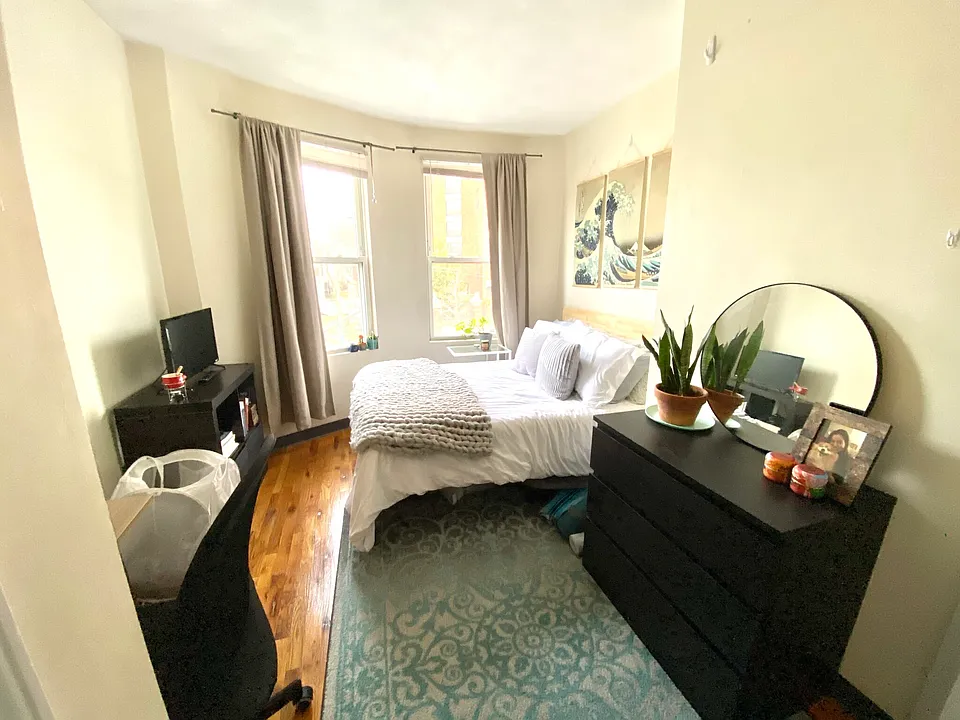 840 Huntington Ave #2